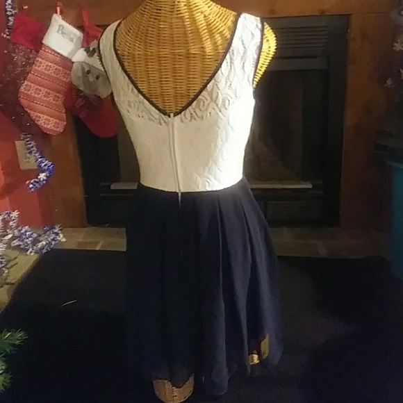 Dress - Picture 3 of 4